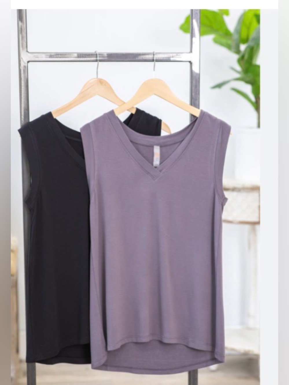 Mono B, NWT, Gray, Oversized,V-Neck, Tunic Knit Top, Size Medium - Picture 2 of 5